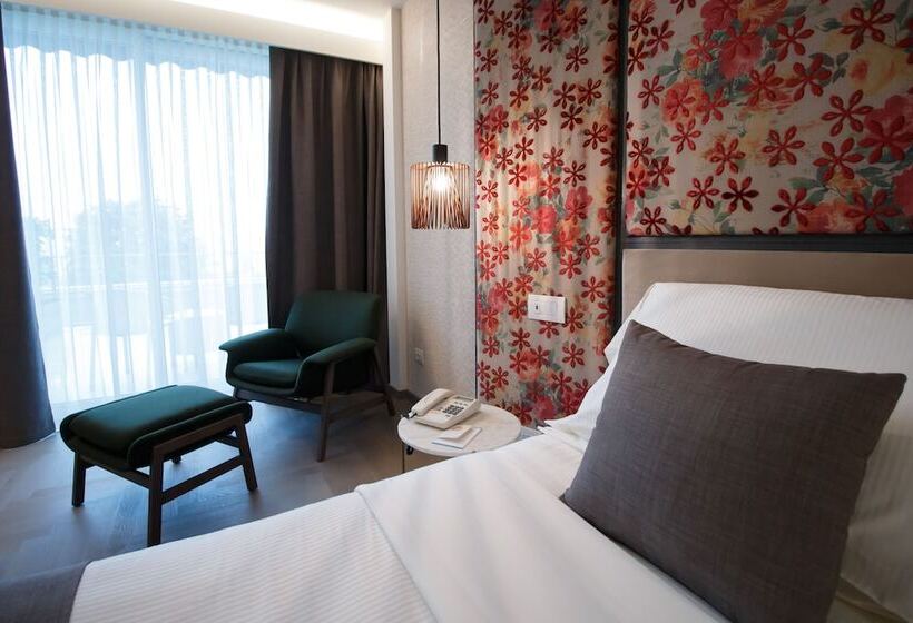 Superior room with lake view, Olivi Hotel & Natural Spa