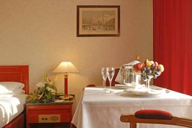 اتاق استاندارد, Russott