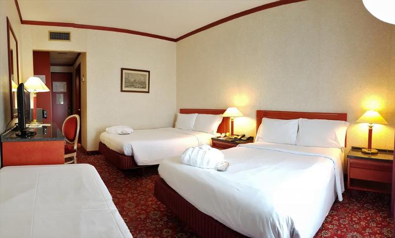 اتاق استاندارد سه نفره, Russott