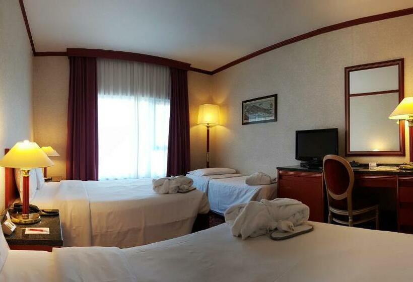 اتاق استاندارد سه نفره, Russott