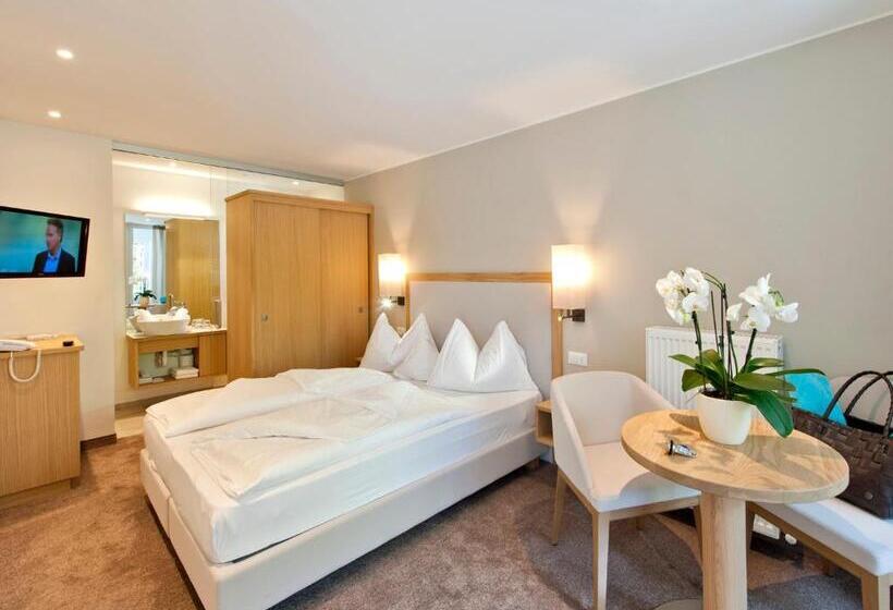 이코노미 룸, Schennerhof