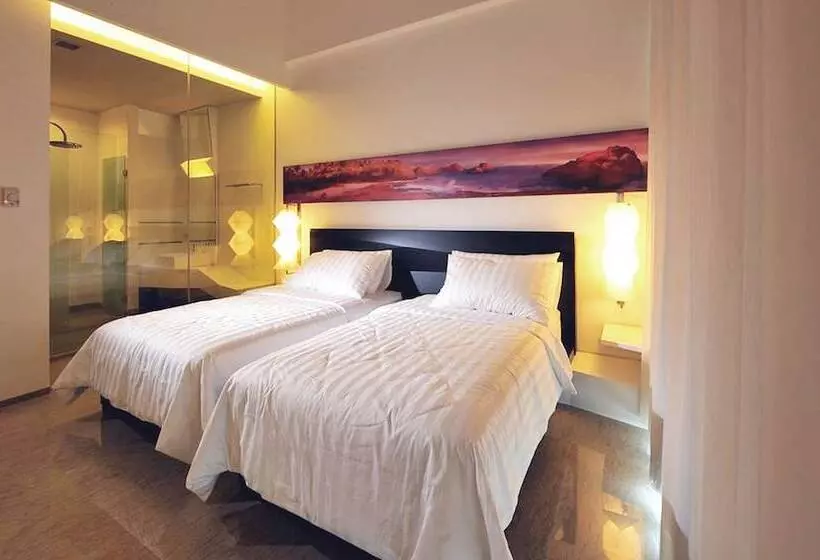 اتاق استاندارد با چشم‌انداز دریا, Novotel Lampung