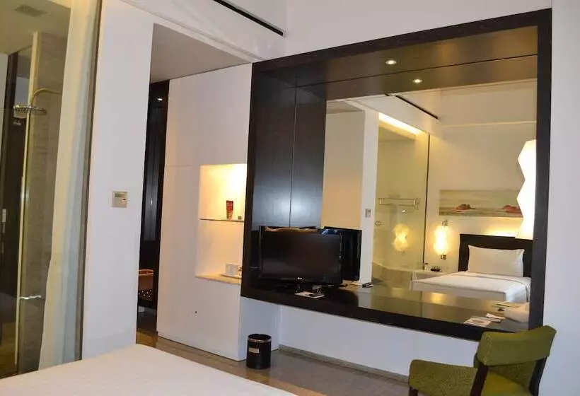 اتاق استاندارد با چشم‌انداز دریا, Novotel Lampung