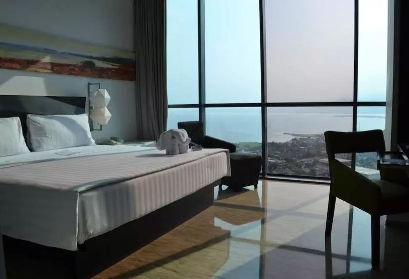 اتاق سوپریور با چشم‌انداز کوهستان, Novotel Lampung