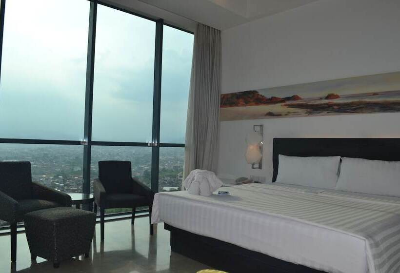 חדר סופריור עם נוף להרים, Novotel Lampung