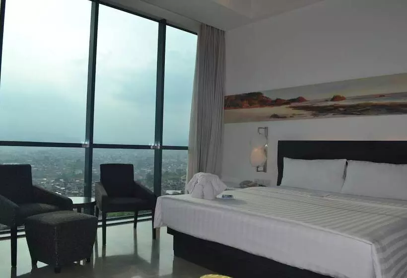 اتاق سوپریور با چشم‌انداز کوهستان, Novotel Lampung