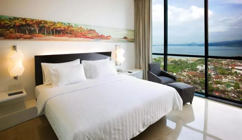 اتاق سوپریور با چشم‌انداز دریا, Novotel Lampung
