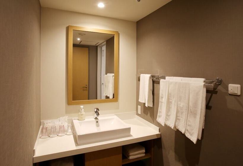 غرفة ديلوكس رباعية, Art Hotel Ishigakijima