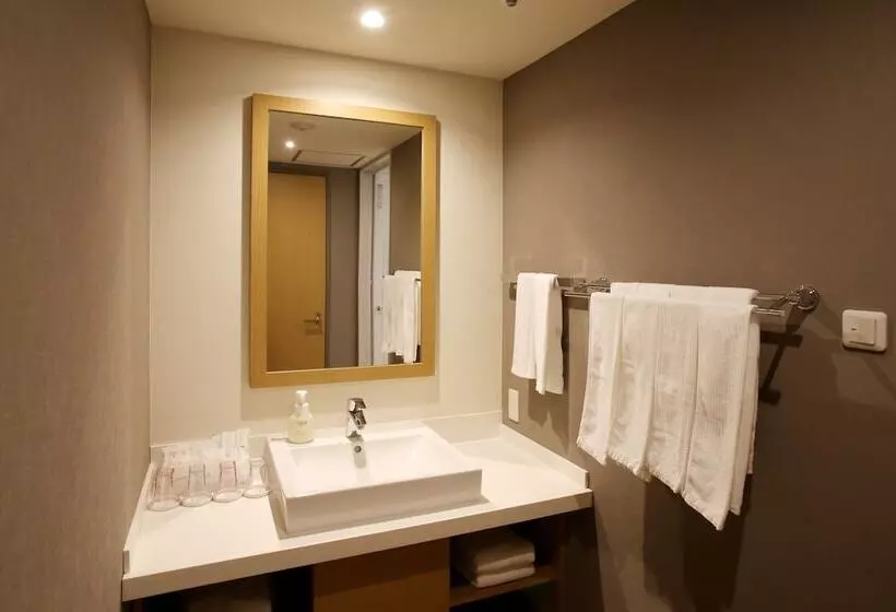 اتاق لوکس چهار تخته, Art Hotel Ishigakijima