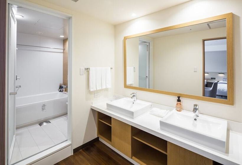 غرفة ديلوكس رباعية, Art Hotel Ishigakijima