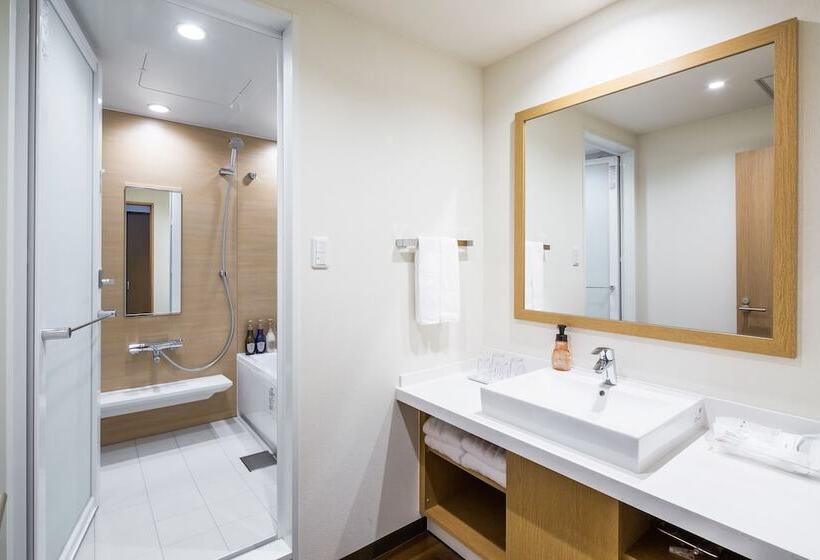 غرفة ديلوكس رباعية, Art Hotel Ishigakijima