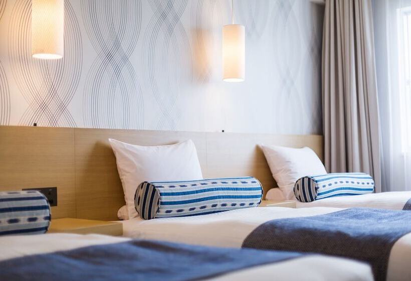 غرفة سوبيريور ثلاثية, Art Hotel Ishigakijima