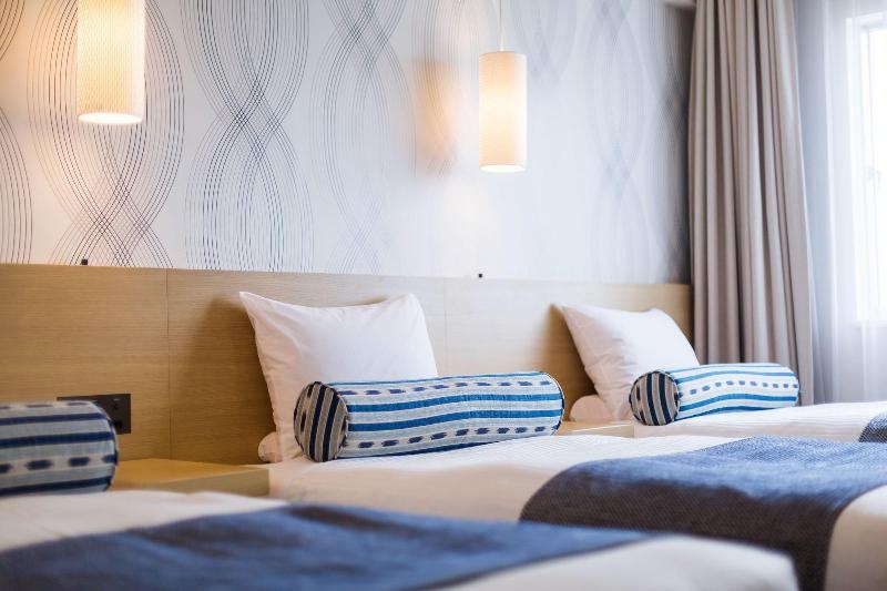 غرفة سوبيريور ثلاثية, Art Hotel Ishigakijima