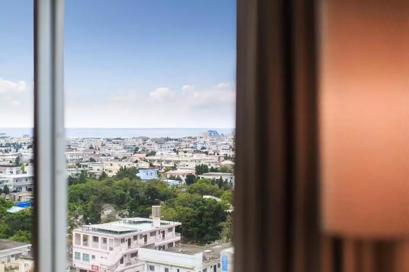 اتاق سه نفره سوپریور با چشم‌انداز دریا, Art Hotel Ishigakijima