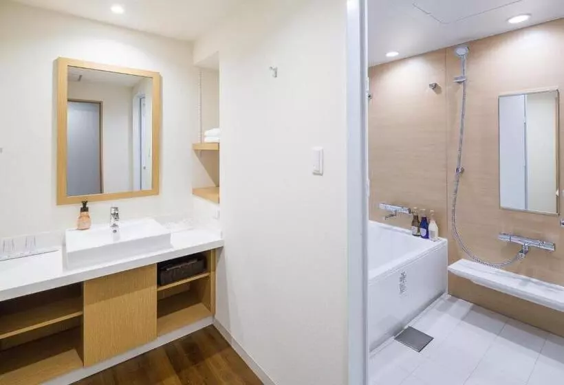 اتاق راحتی, Art Hotel Ishigakijima