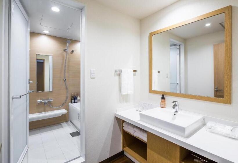 غرفة ديلوكس رباعية, Art Hotel Ishigakijima