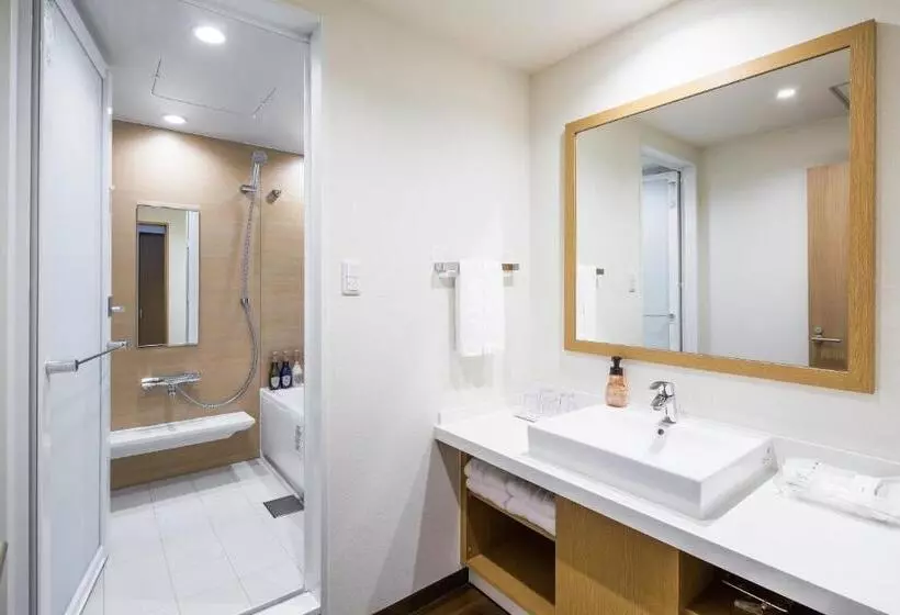 اتاق لوکس چهار تخته, Art Hotel Ishigakijima