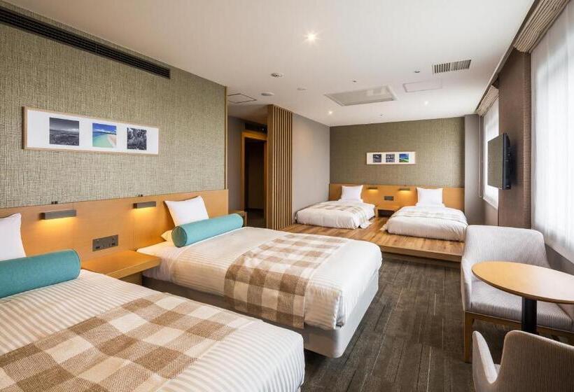 غرفة ديلوكس رباعية, Art Hotel Ishigakijima