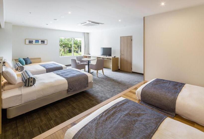 غرفة ديلوكس رباعية, Art Hotel Ishigakijima