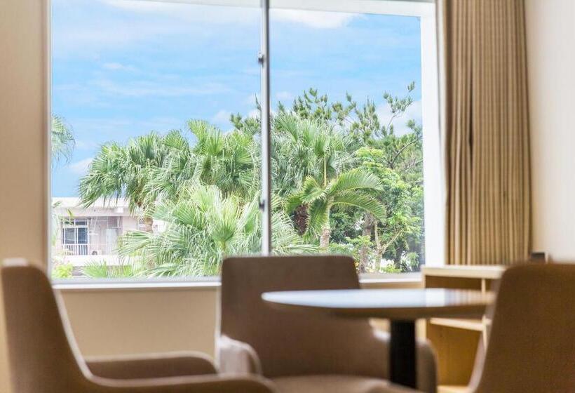 غرفة ديلوكس رباعية, Art Hotel Ishigakijima