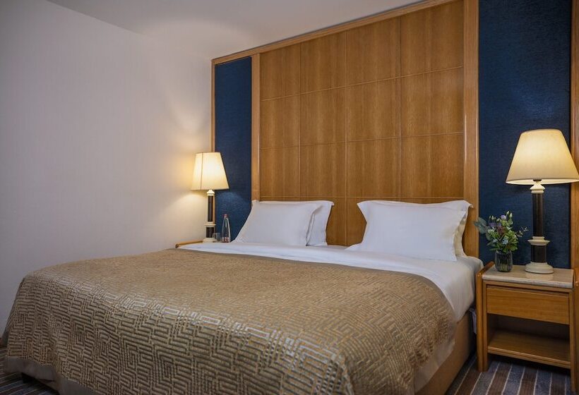 Family Room, Dan Jerusalem