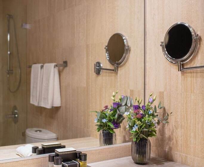 Family Room, Dan Jerusalem