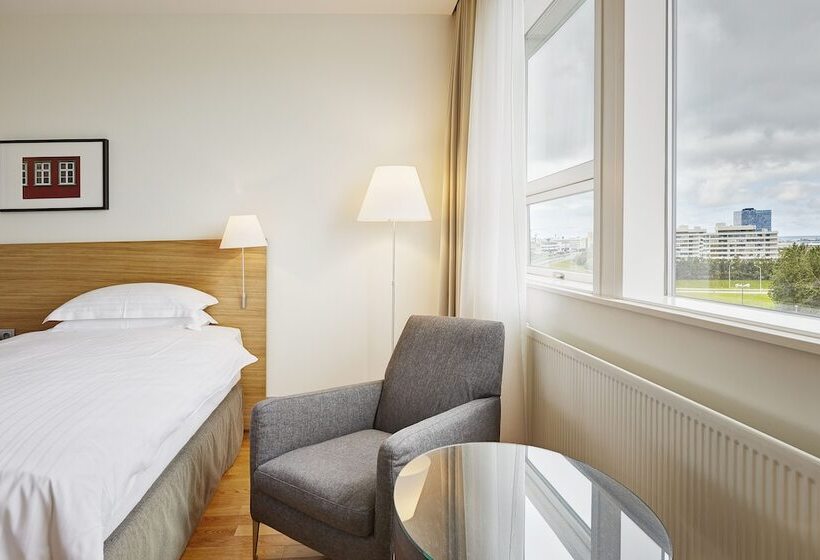 اتاق استاندارد با چشم‌انداز کوهستان, Hilton Reykjavik Nordica