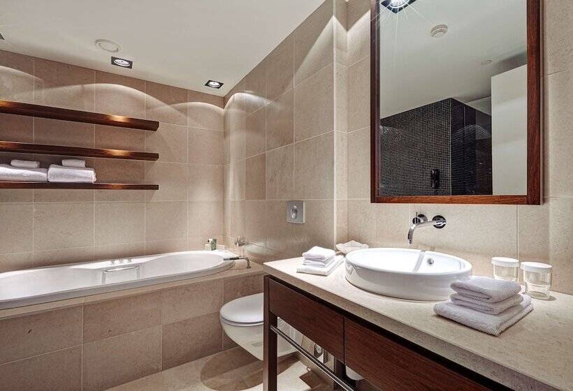 سوئیت با تخت بزرگ, Hilton Reykjavik Nordica