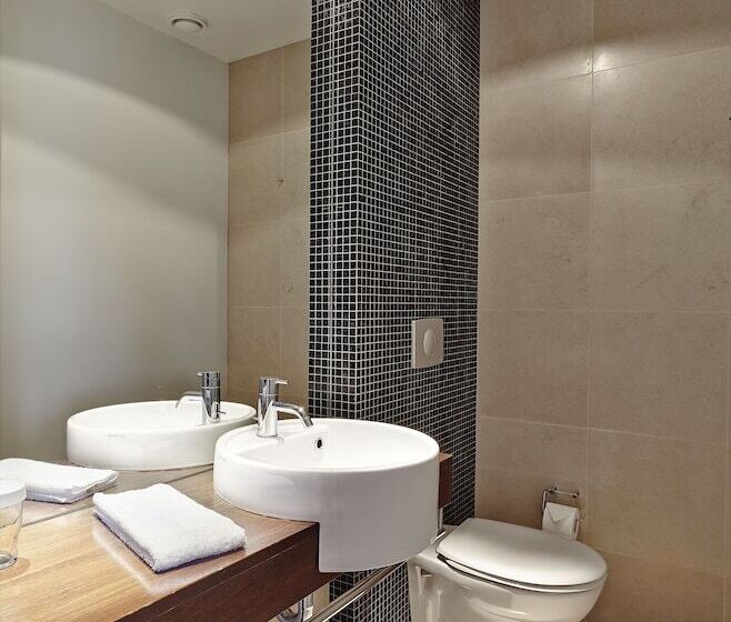 سوئیت با تخت بزرگ, Hilton Reykjavik Nordica