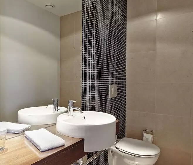 سوئیت با تخت بزرگ, Hilton Reykjavik Nordica