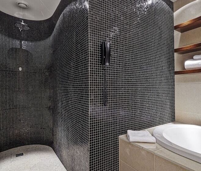 سوئیت با تخت بزرگ, Hilton Reykjavik Nordica