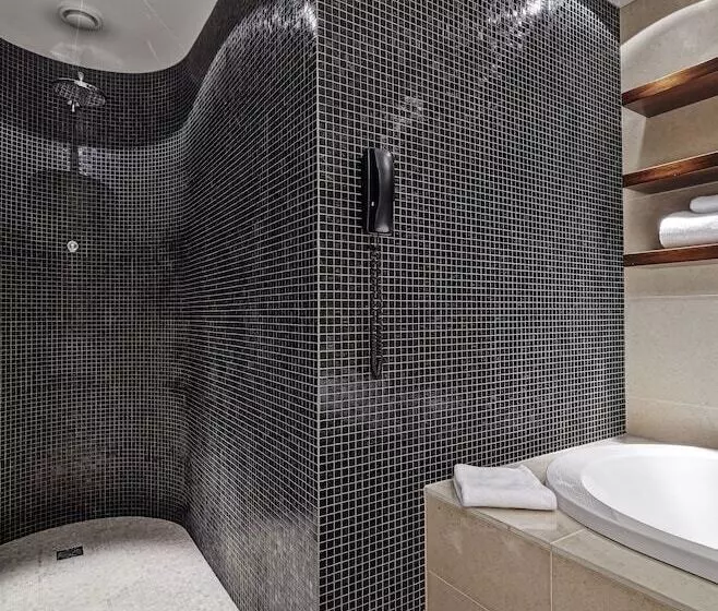 سوئیت با تخت بزرگ, Hilton Reykjavik Nordica