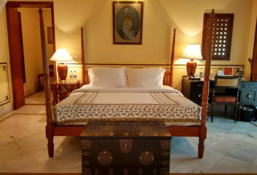 اتاق لوکس با چشم‌انداز شهر, Jai Mahal Palace