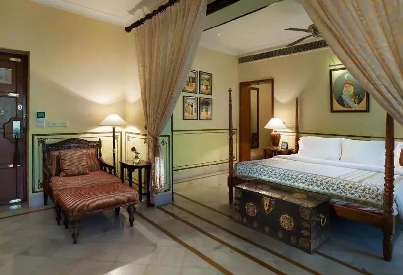 اتاق لوکس با چشم‌انداز شهر, Jai Mahal Palace