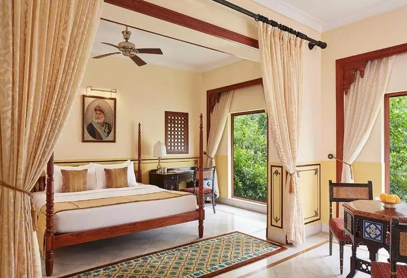 اتاق لوکس با چشم‌انداز شهر, Jai Mahal Palace