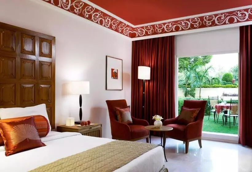 اتاق لوکس با چشم‌انداز باغ, Jai Mahal Palace