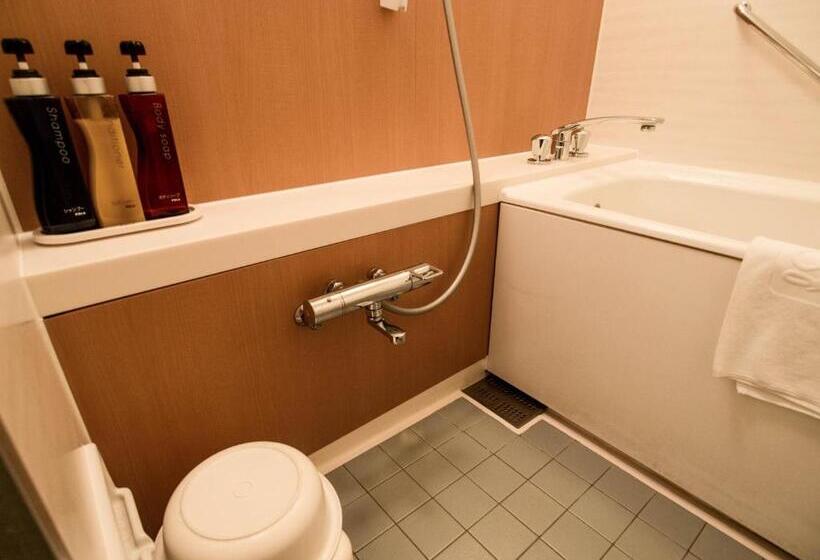 غرفة قياسية مطلّة علي البحر, Oiso Prince