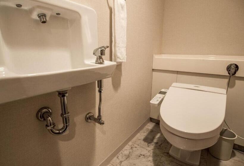 غرفة قياسية مطلّة علي البحر, Oiso Prince