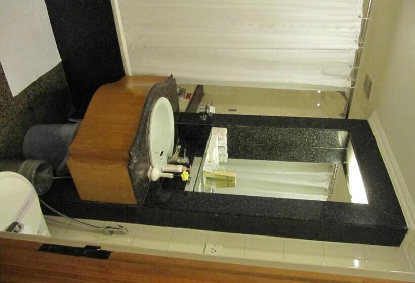 اتاق خانوادگی, Ritz Plaza