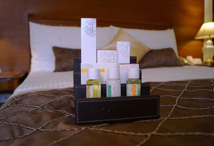 Deluxe Rum, The Ambassador Marine Drive Mumbai