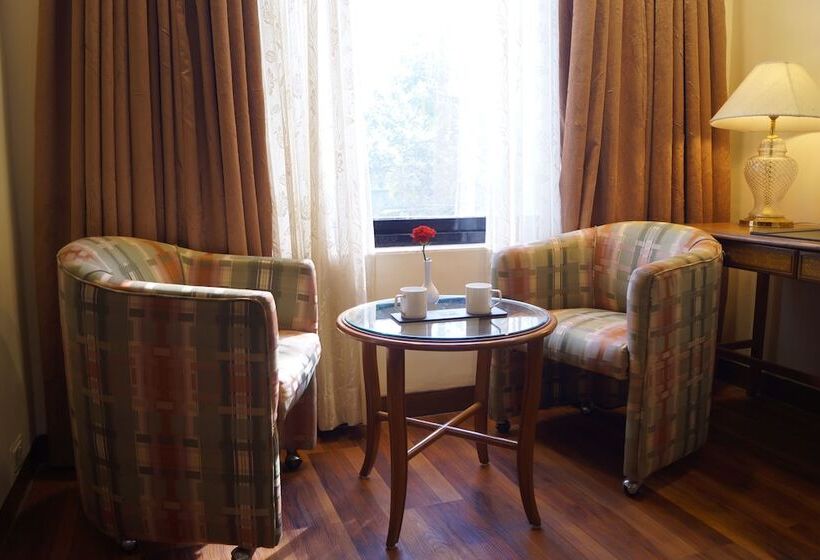 Deluxe Rum, The Ambassador Marine Drive Mumbai