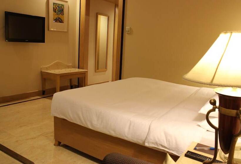 Quarto Deluxe, The Hans, New Delhi