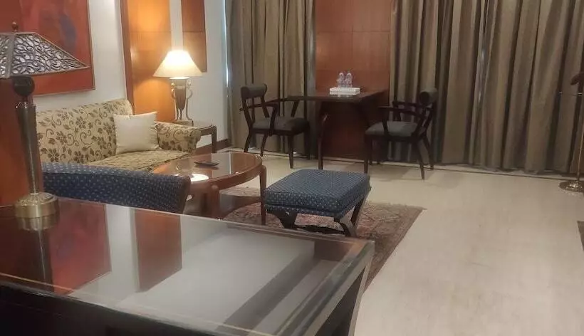 デラックススイート, The Hans, New Delhi