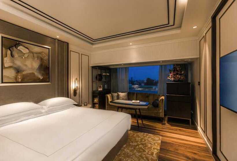 اتاق لوکس با چشم‌انداز شهر, Taj Mg Road Bengaluru