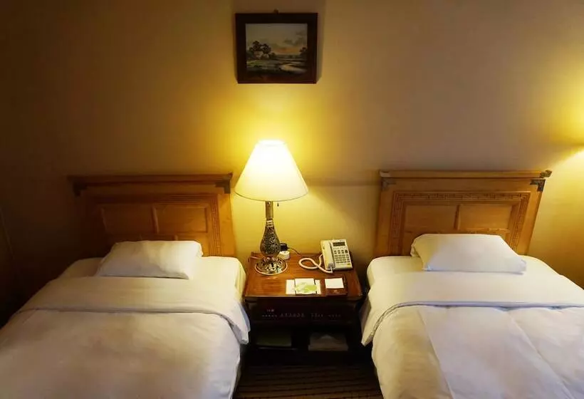 Camera Business, Commodore Hotel Busan