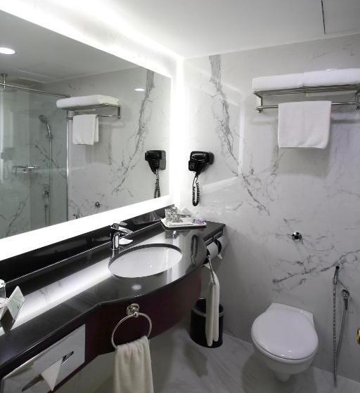 اتاق لوکس با تخت بزرگ, Corus Hotel Kuala Lumpur
