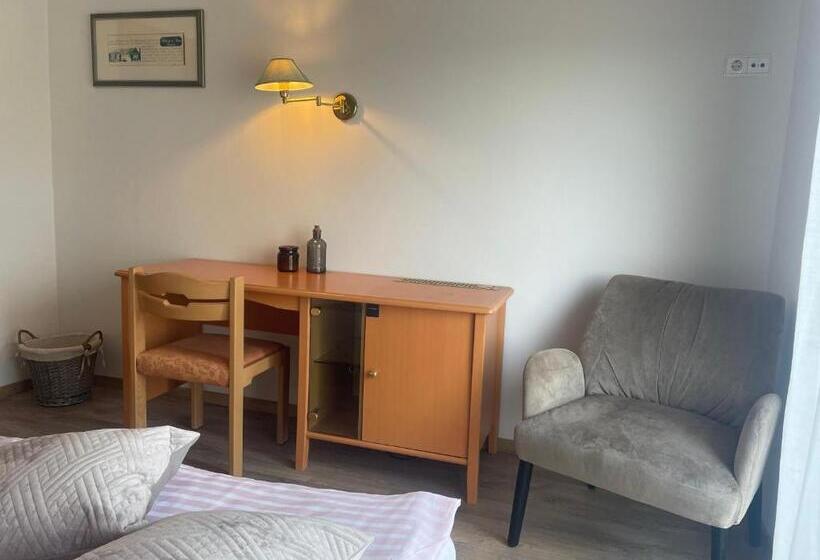 اتاق استاندارد, De La Station