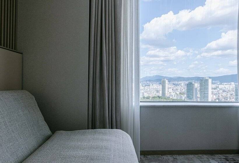 اتاق لوکس با چشمانداز دریاچه, Lotte Hotel World