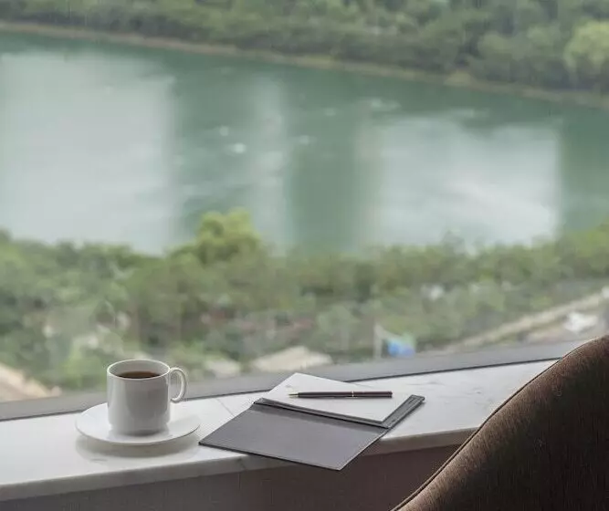 レイクビューデラックスルーム, Lotte Hotel World