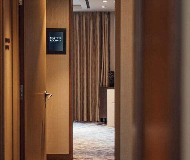 اتاق کلاب, Lotte Hotel World